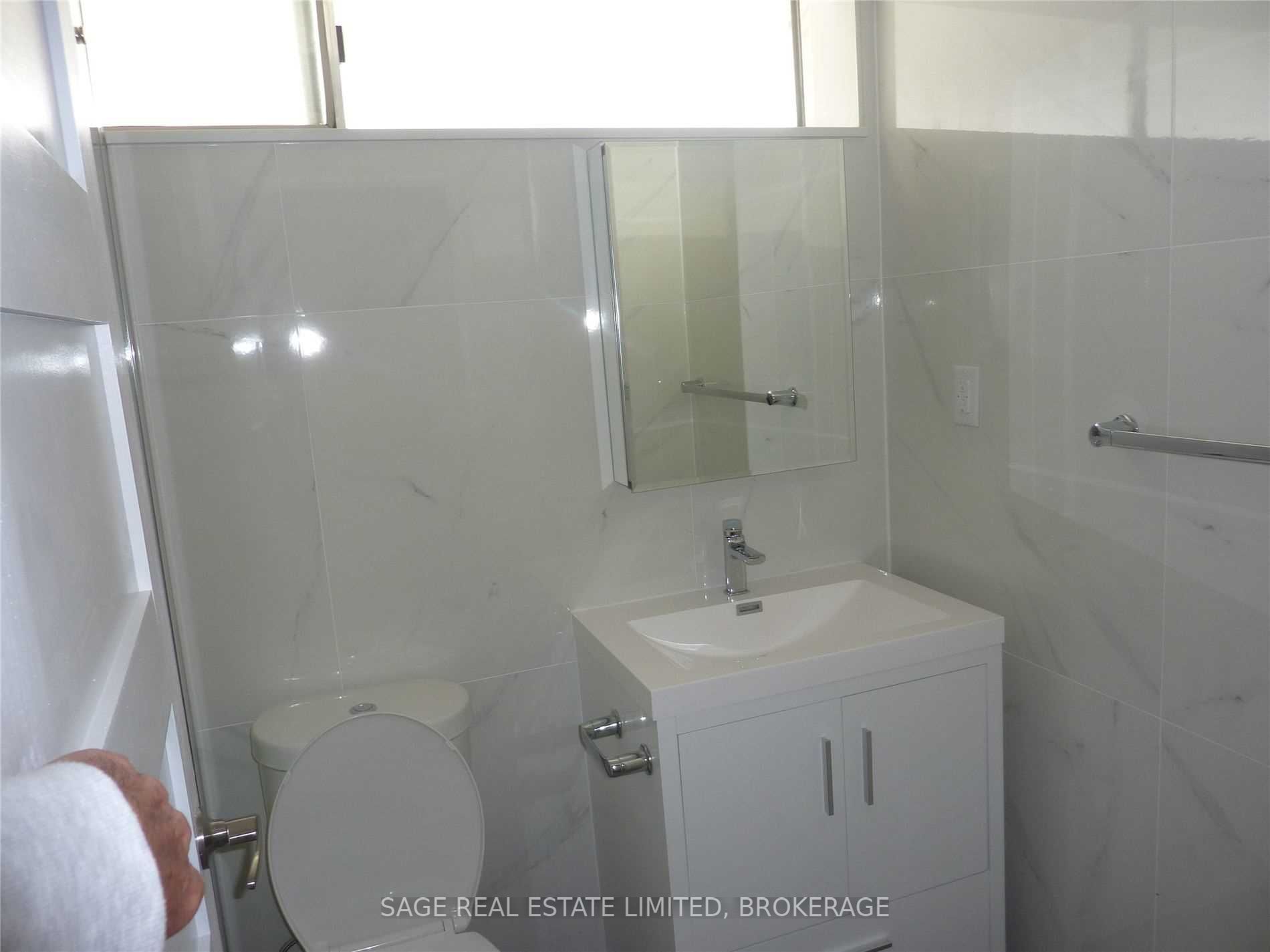 9 Deer Park Cres, #801