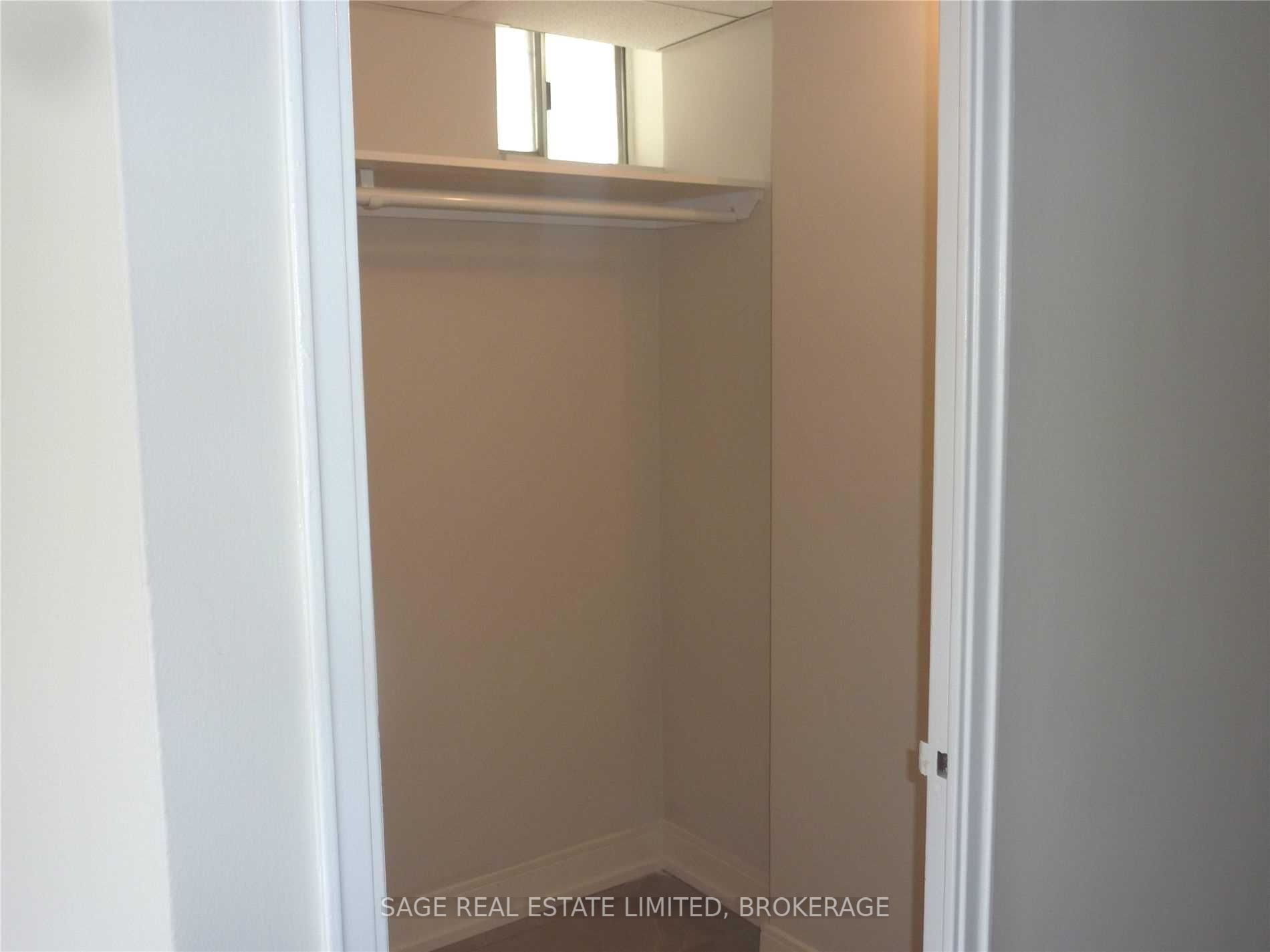 9 Deer Park Cres, #801