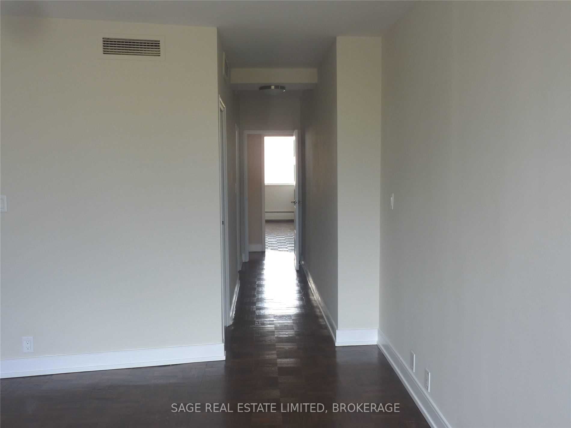 9 Deer Park Cres, #801