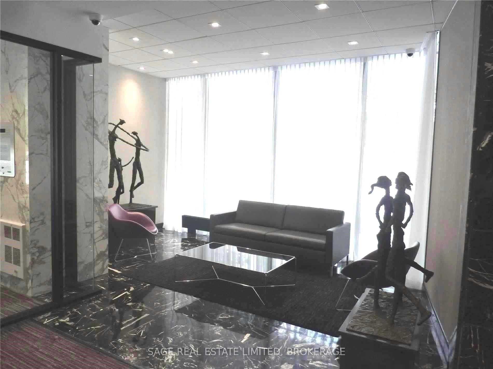 9 Deer Park Cres, #801