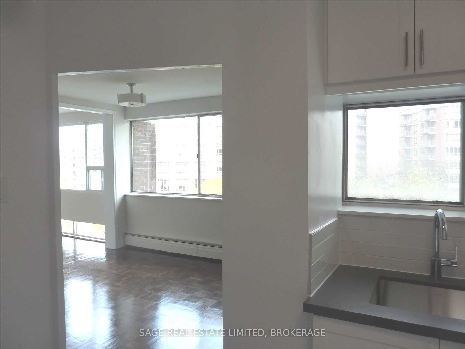 9 Deer Park Cres, #801