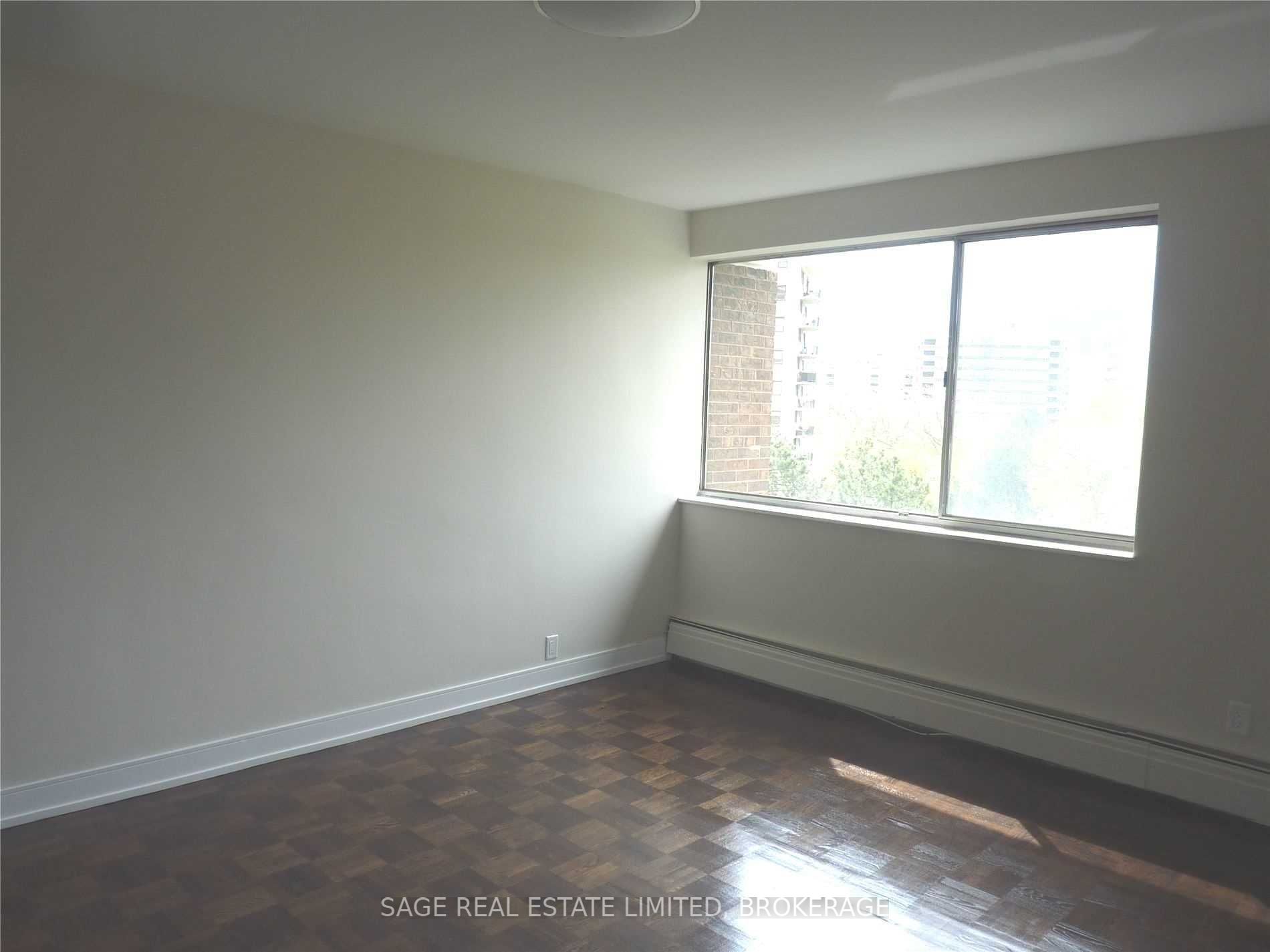 9 Deer Park Cres, #801