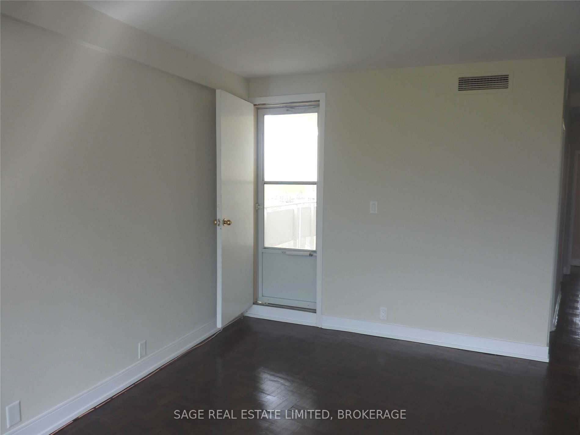 9 Deer Park Cres, #801