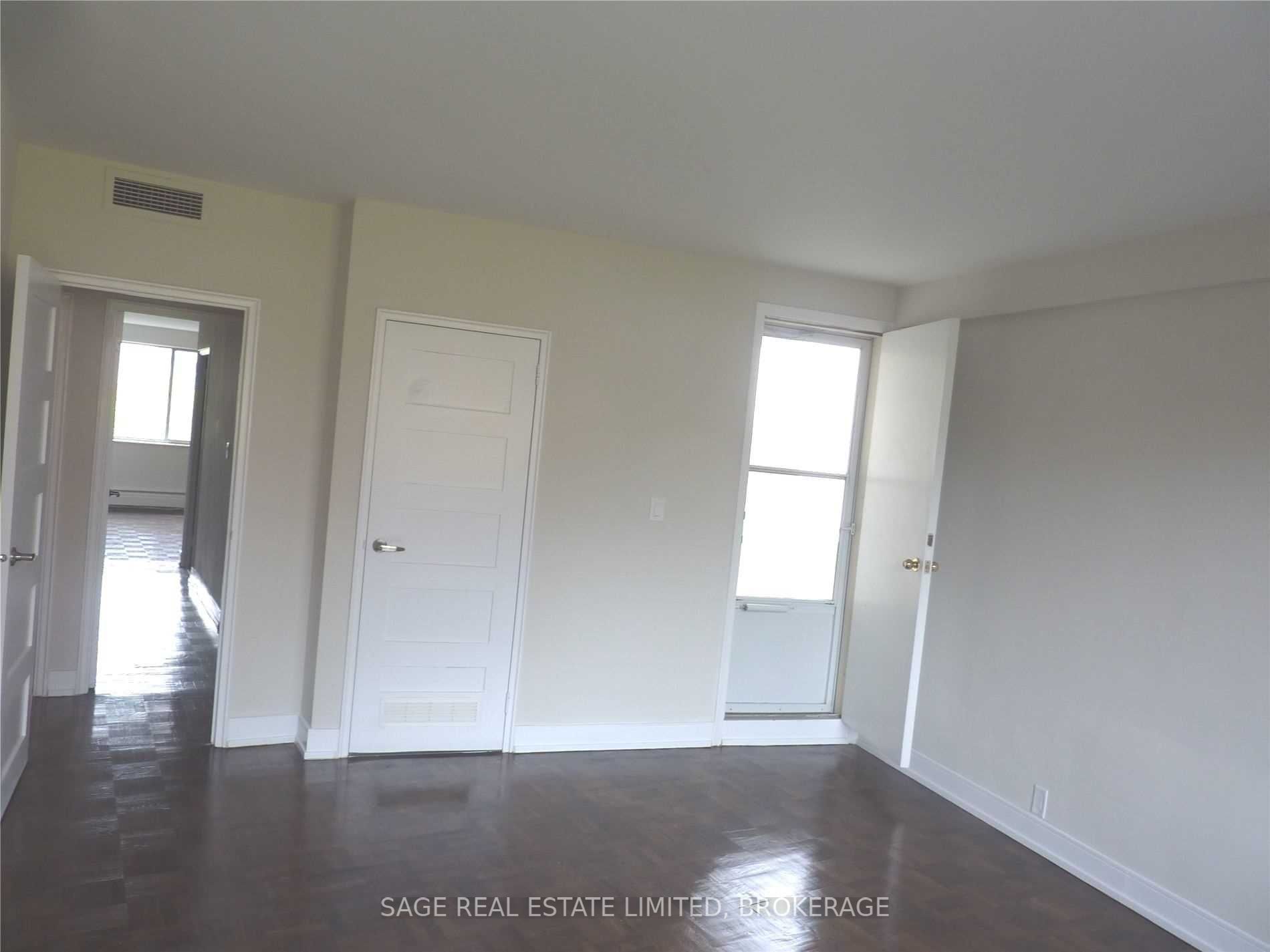 9 Deer Park Cres, #801