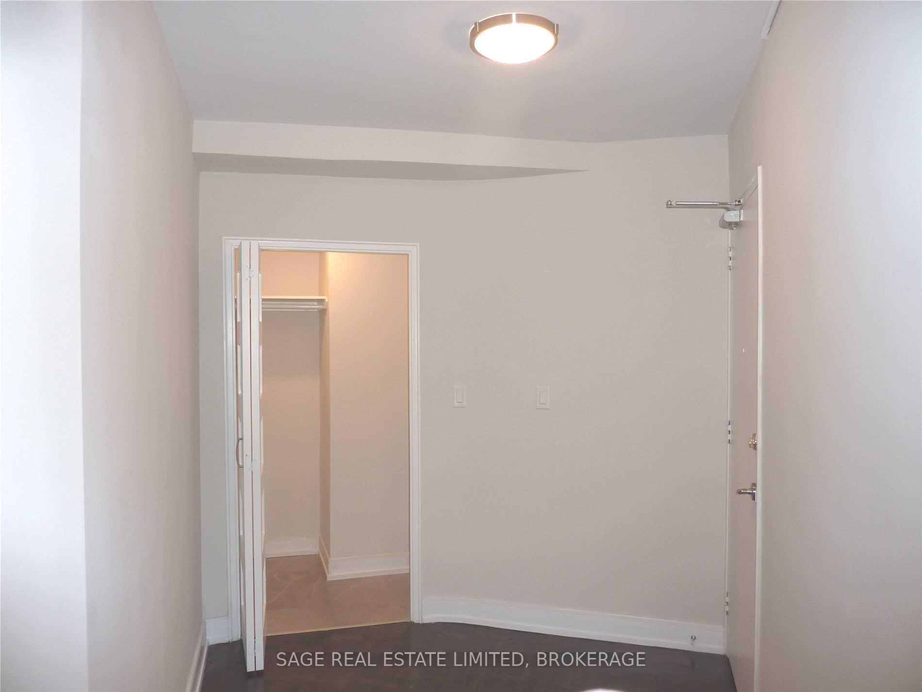 9 Deer Park Cres, #801