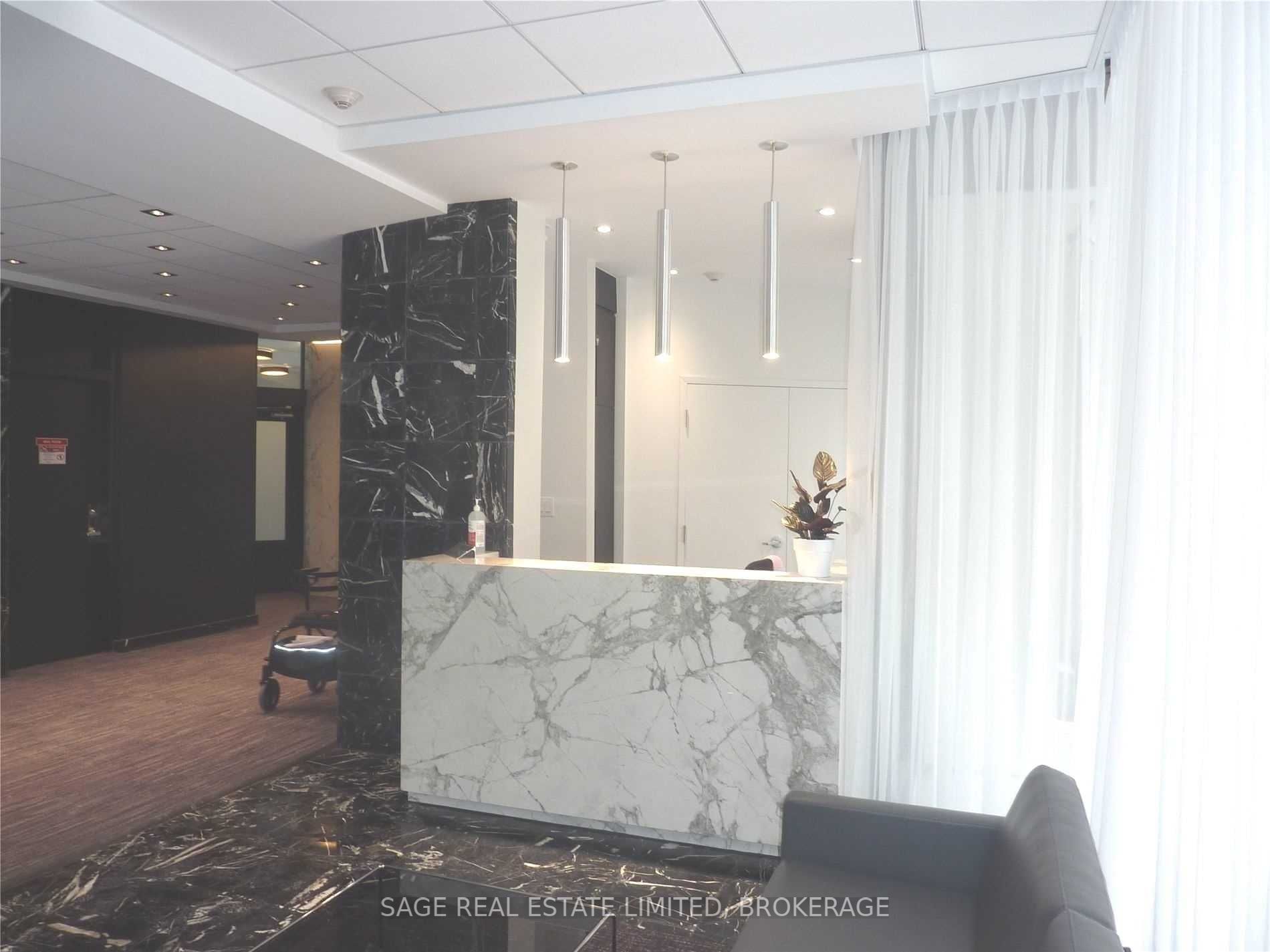 9 Deer Park Cres, #801