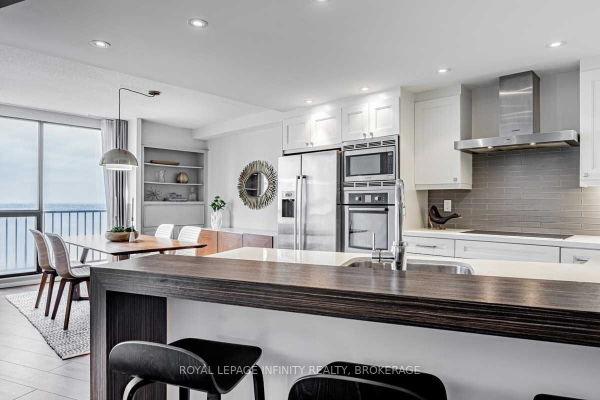 33 Harbour Sq, Toronto