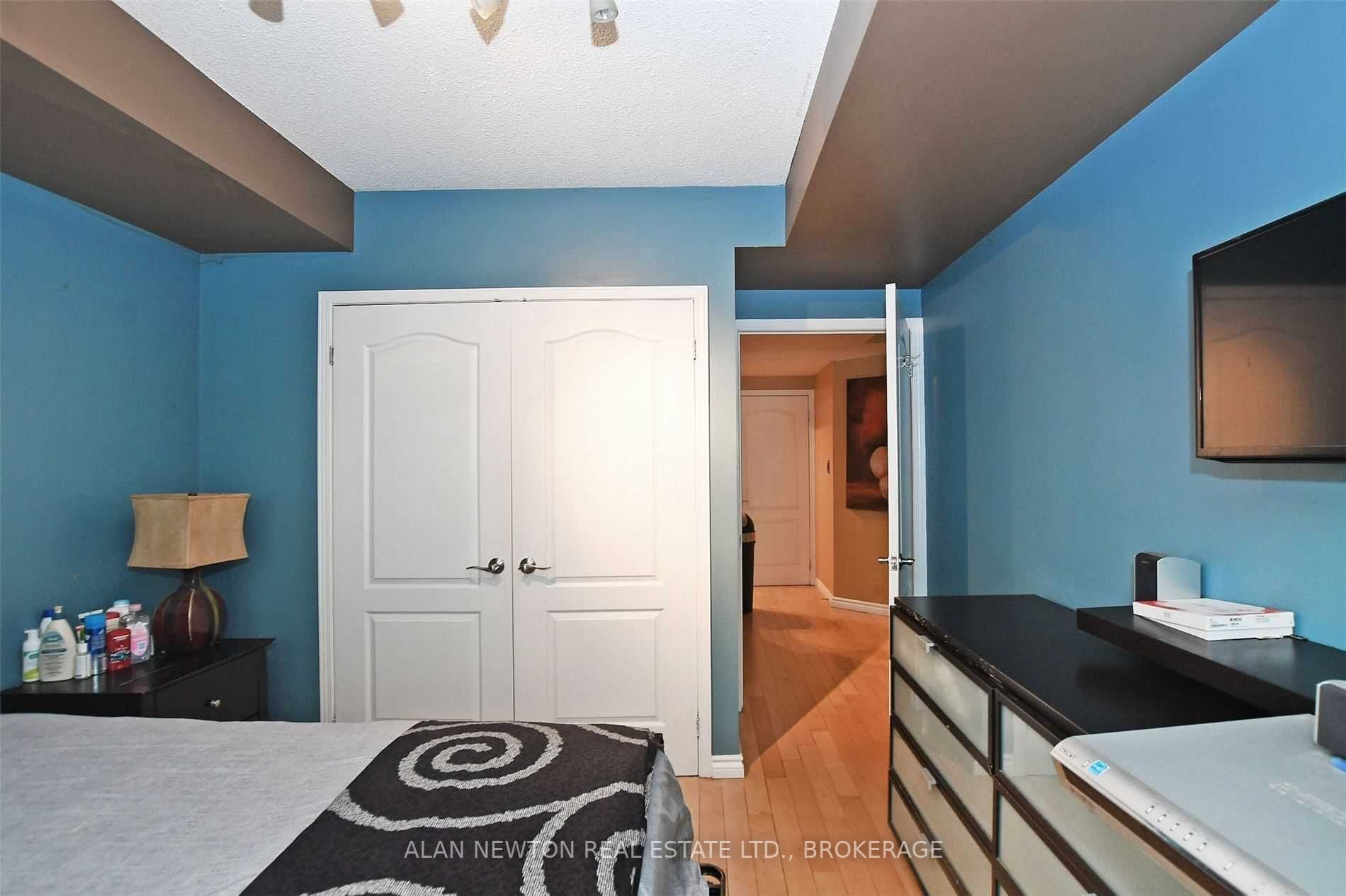 263 Wellington St W, #505