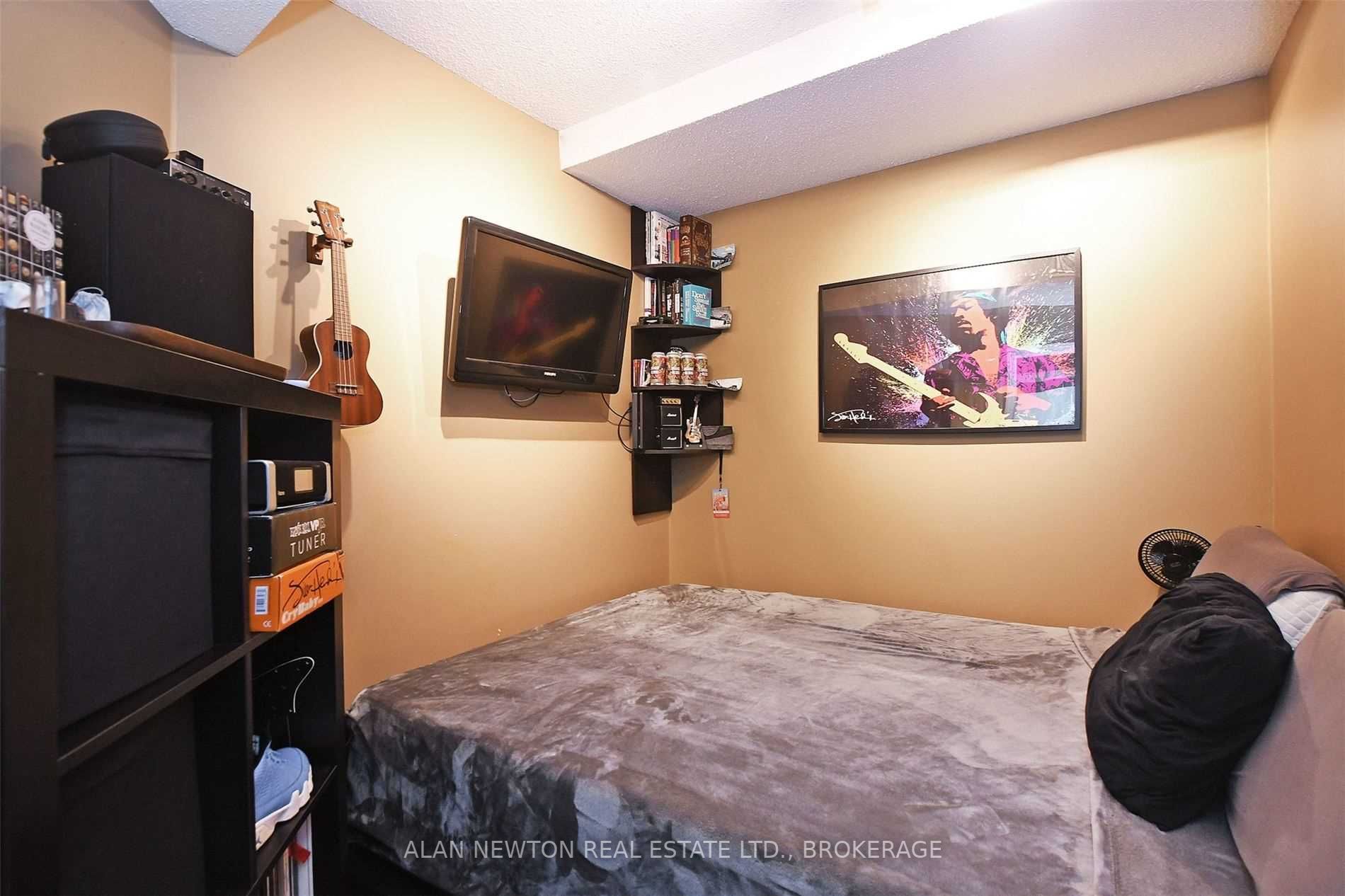 263 Wellington St W, #505