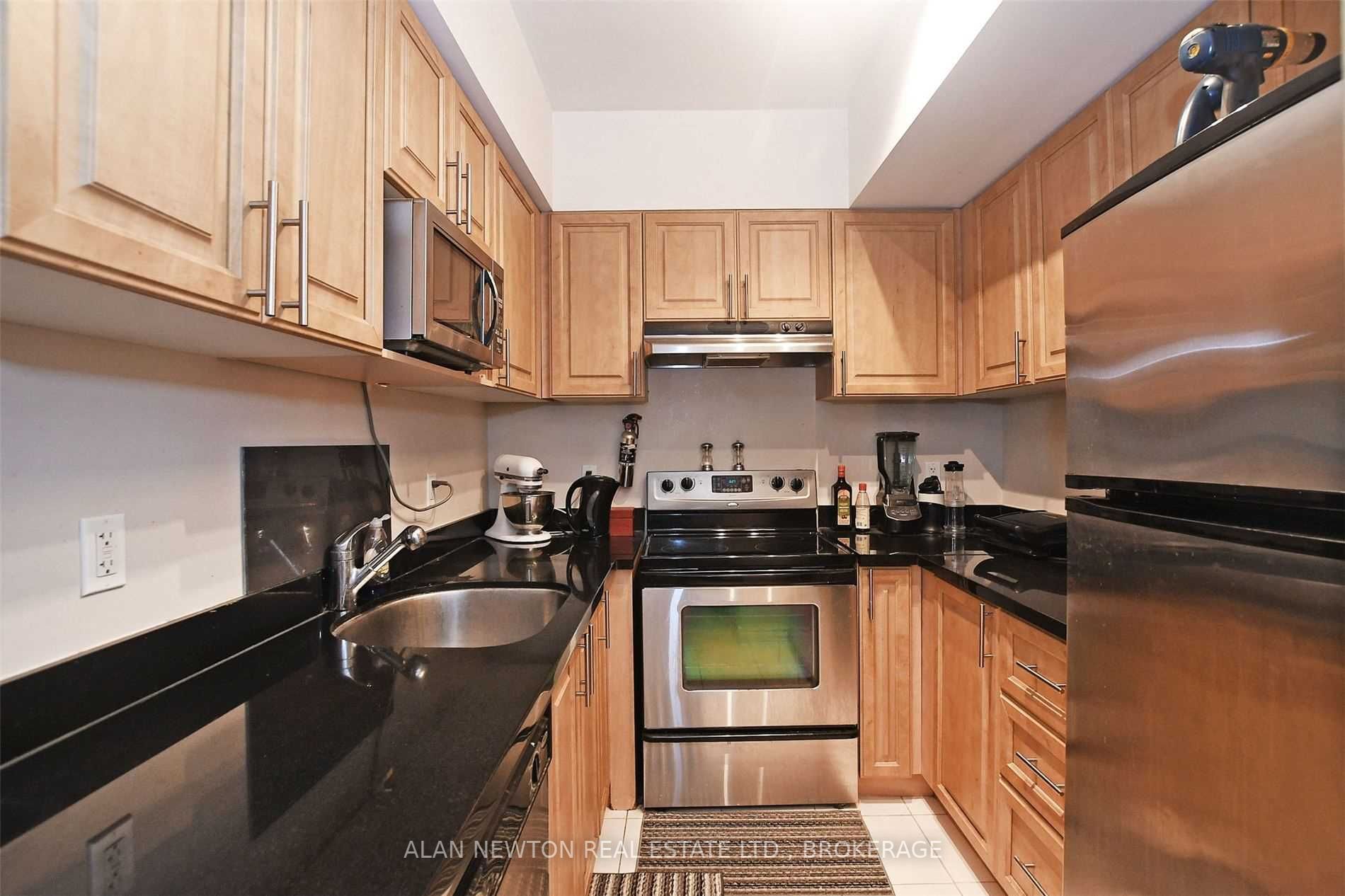 263 Wellington St W, #505