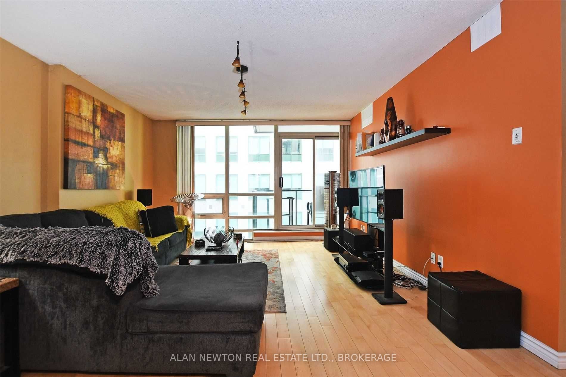 263 Wellington St W, #505