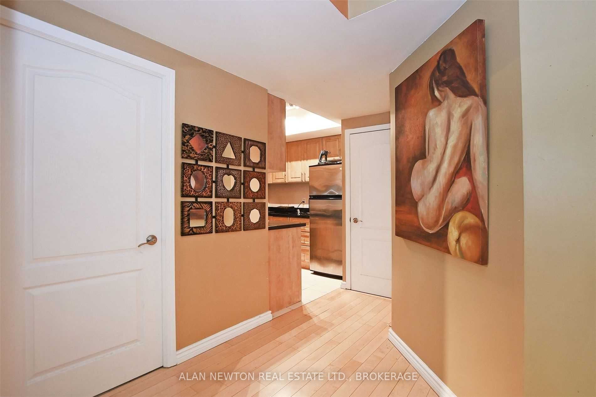 263 Wellington St W, #505
