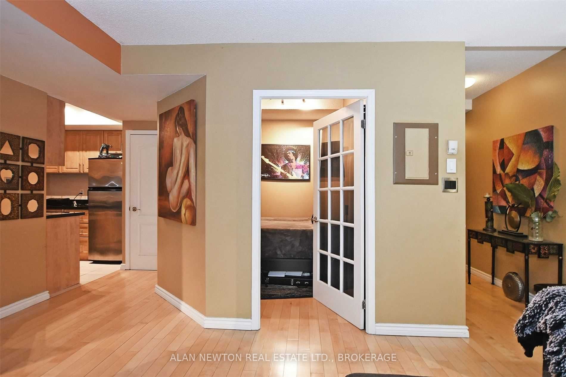 263 Wellington St W, #505