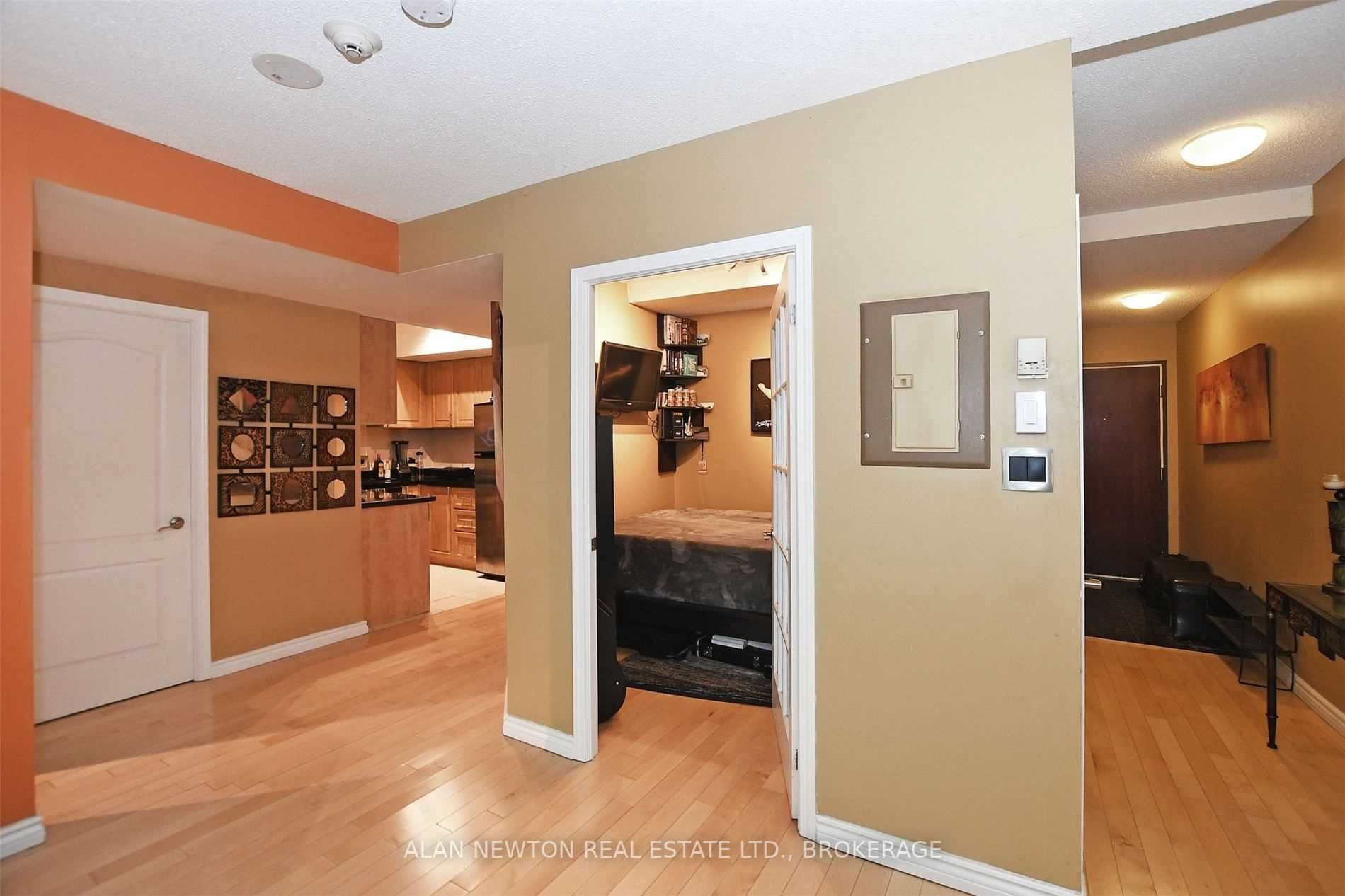263 Wellington St W, #505