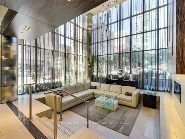 320 Richmond St E, #208