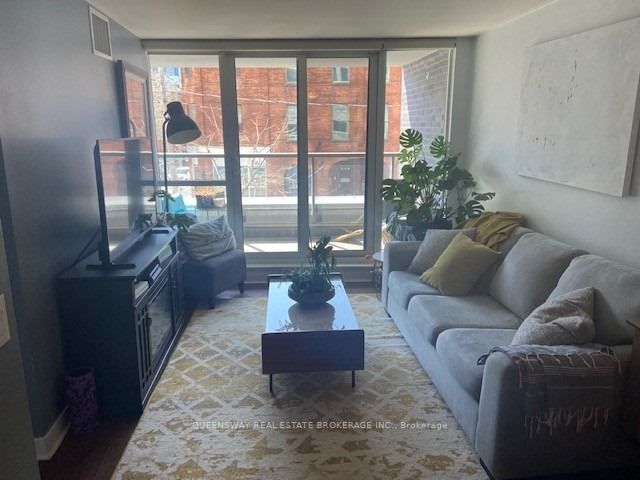 320 Richmond St E, #208