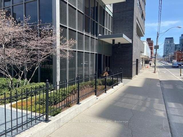 320 Richmond St E, #208