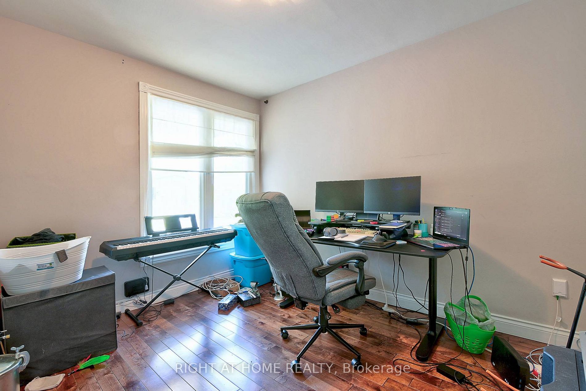 15 Acton Ave