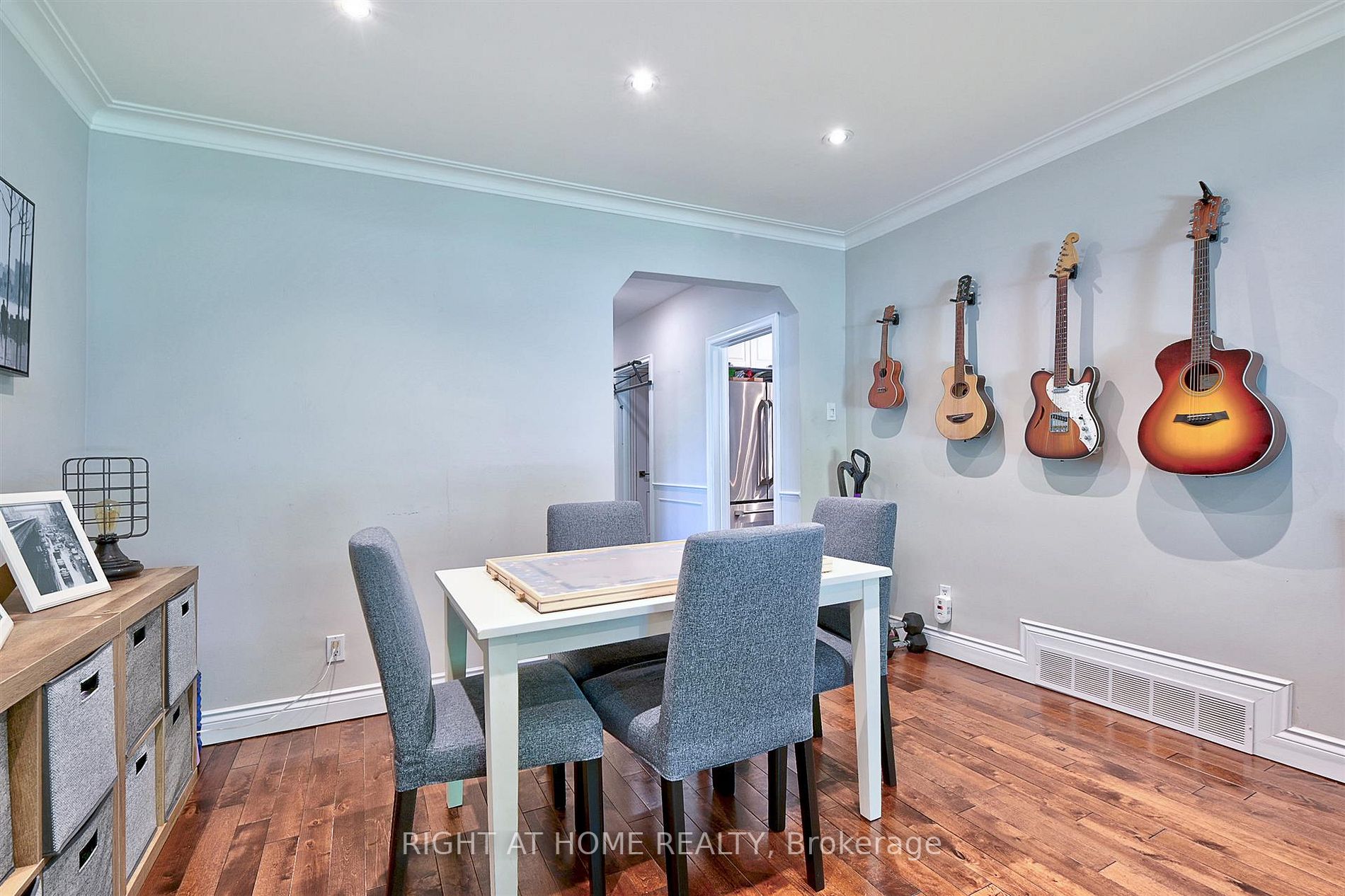 15 Acton Ave