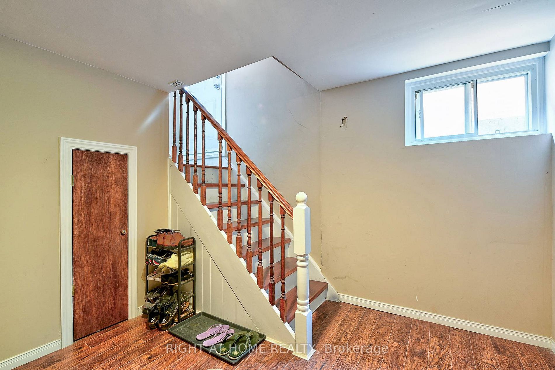 15 Acton Ave