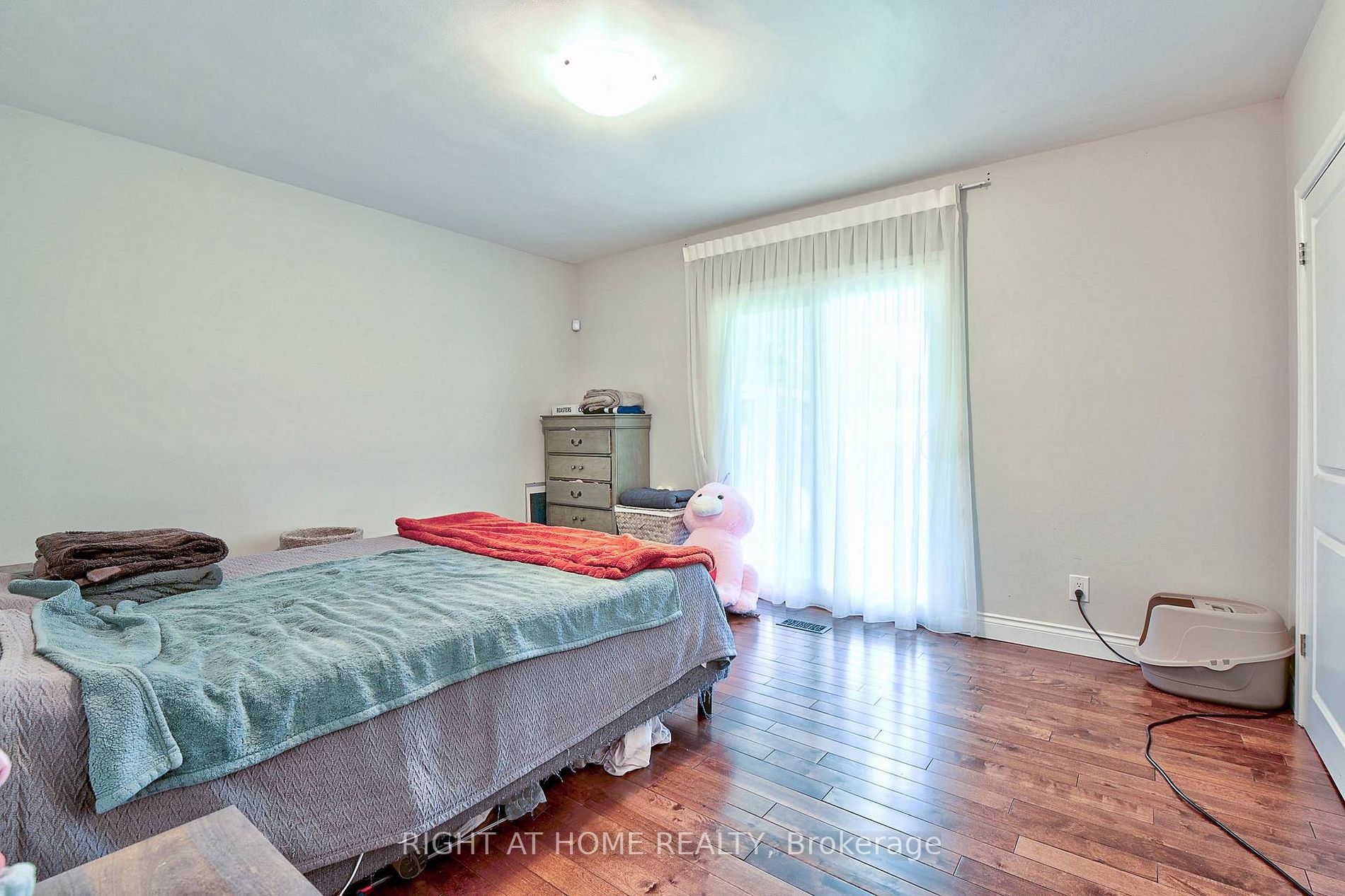 15 Acton Ave