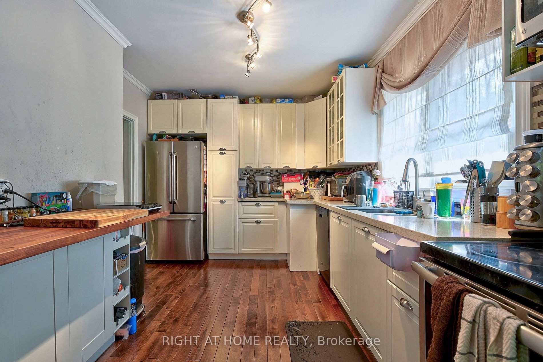 15 Acton Ave