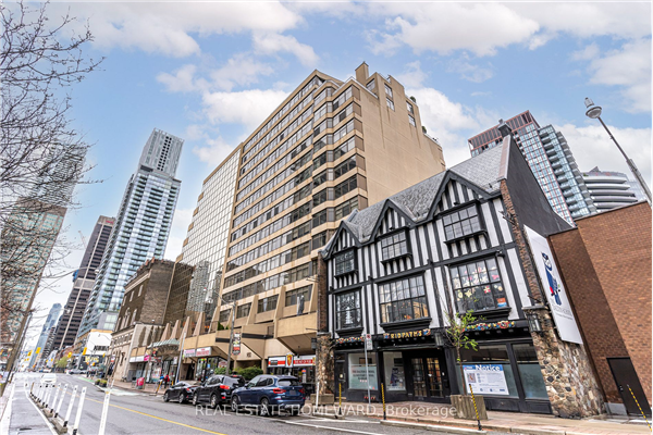 900 Yonge St, Toronto