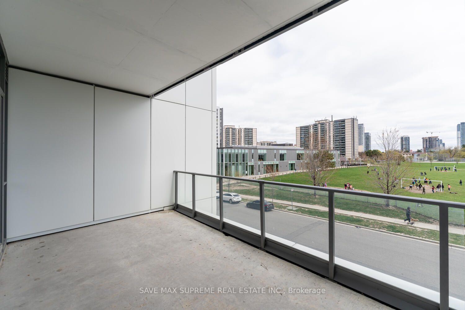 32 Forest Manor Rd, #209