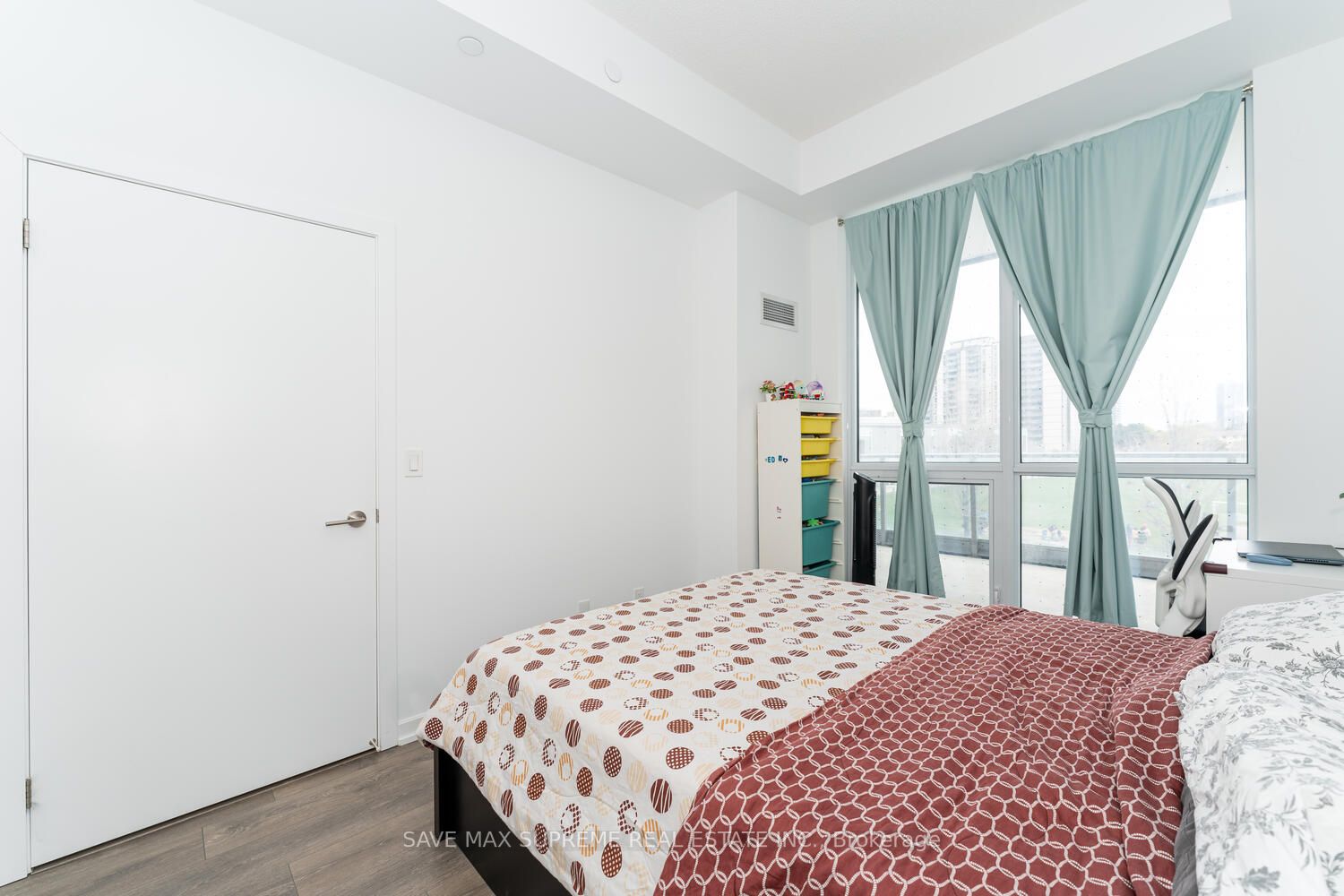 32 Forest Manor Rd, #209