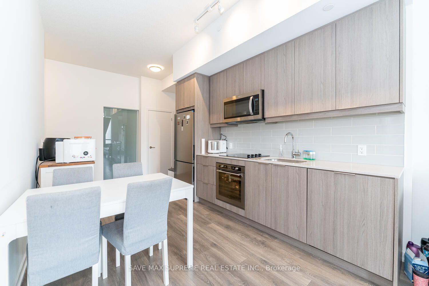 32 Forest Manor Rd, #209