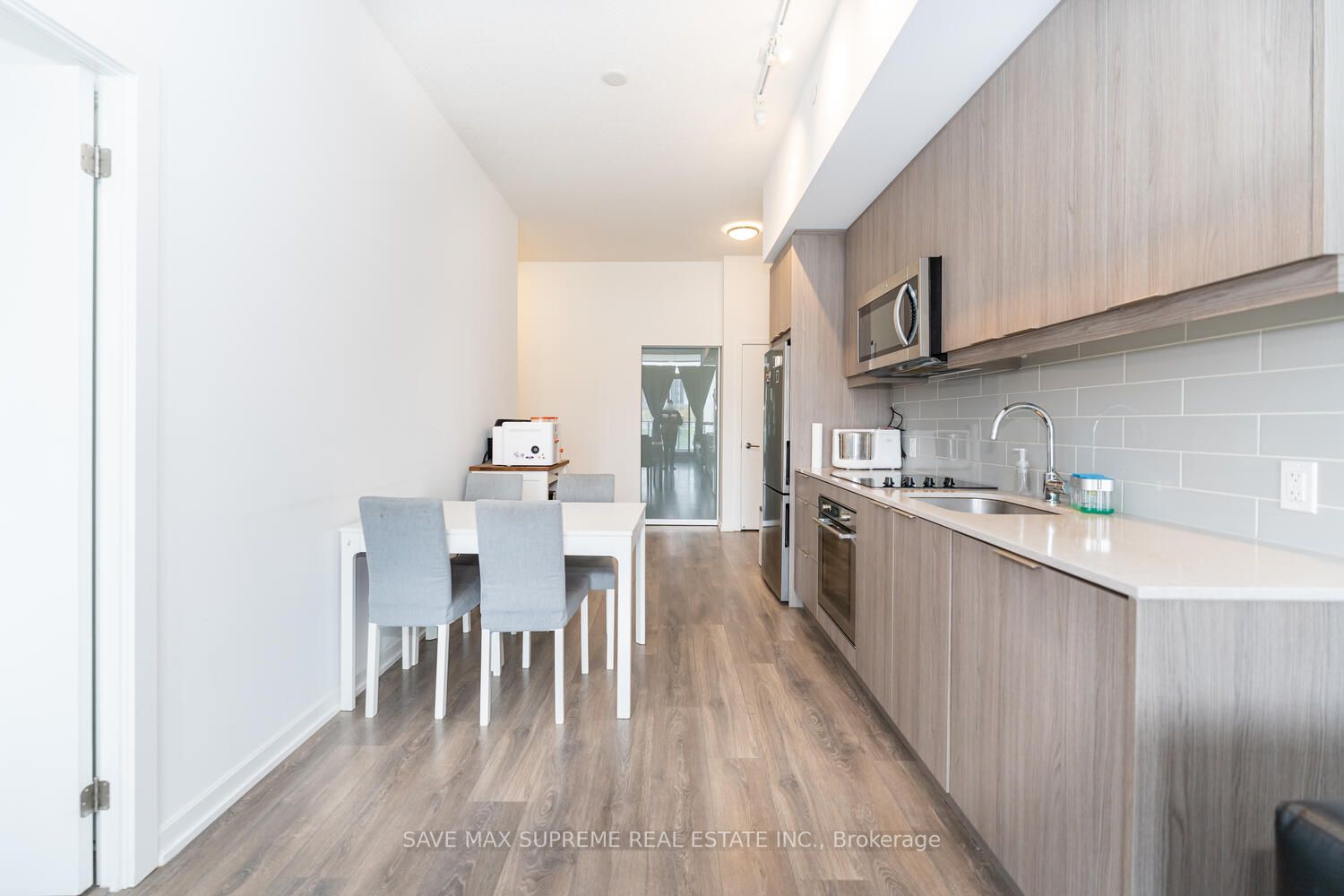 32 Forest Manor Rd, #209