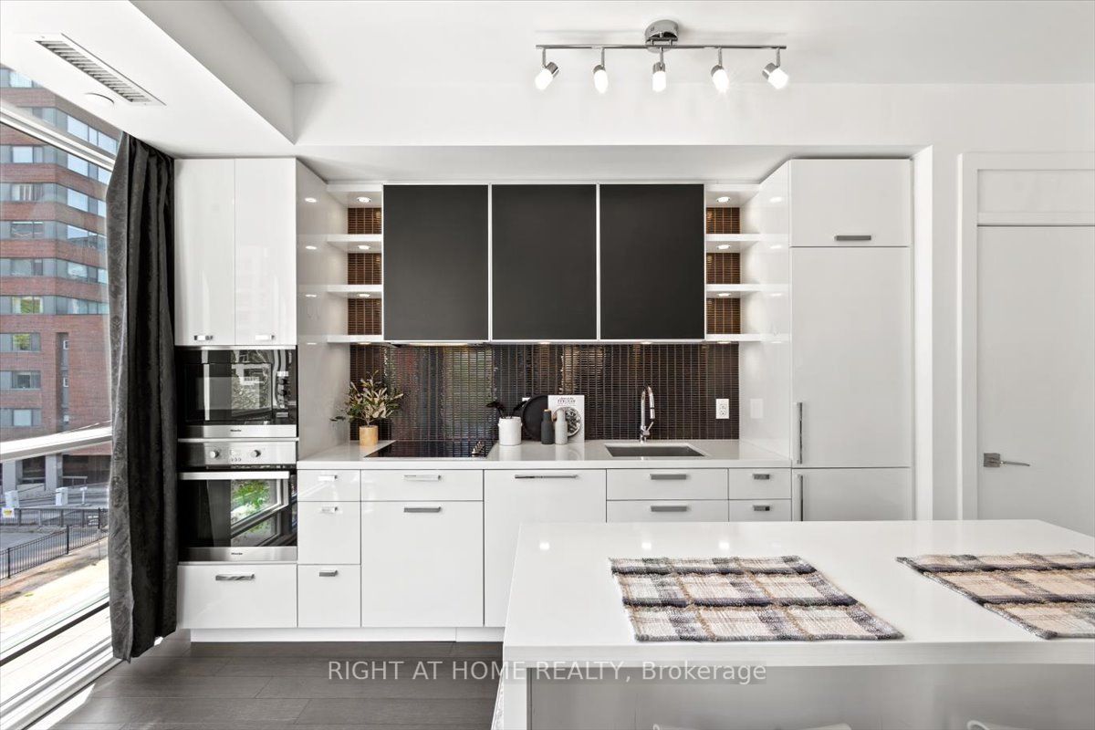 32 Davenport Road, #304