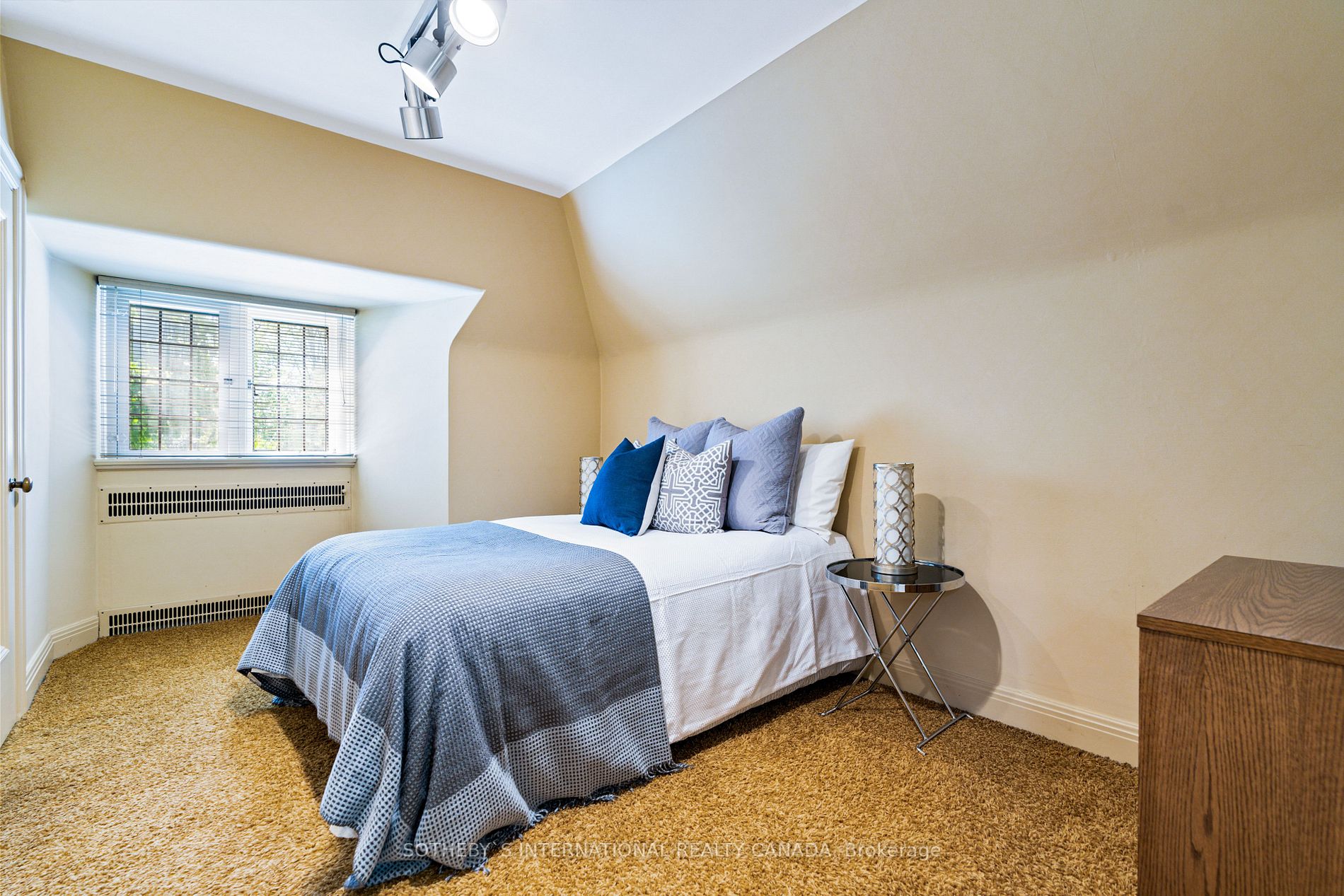 23 Dewbourne Ave