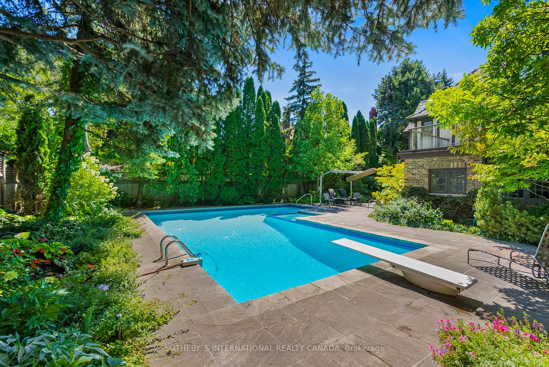 23 Dewbourne Ave