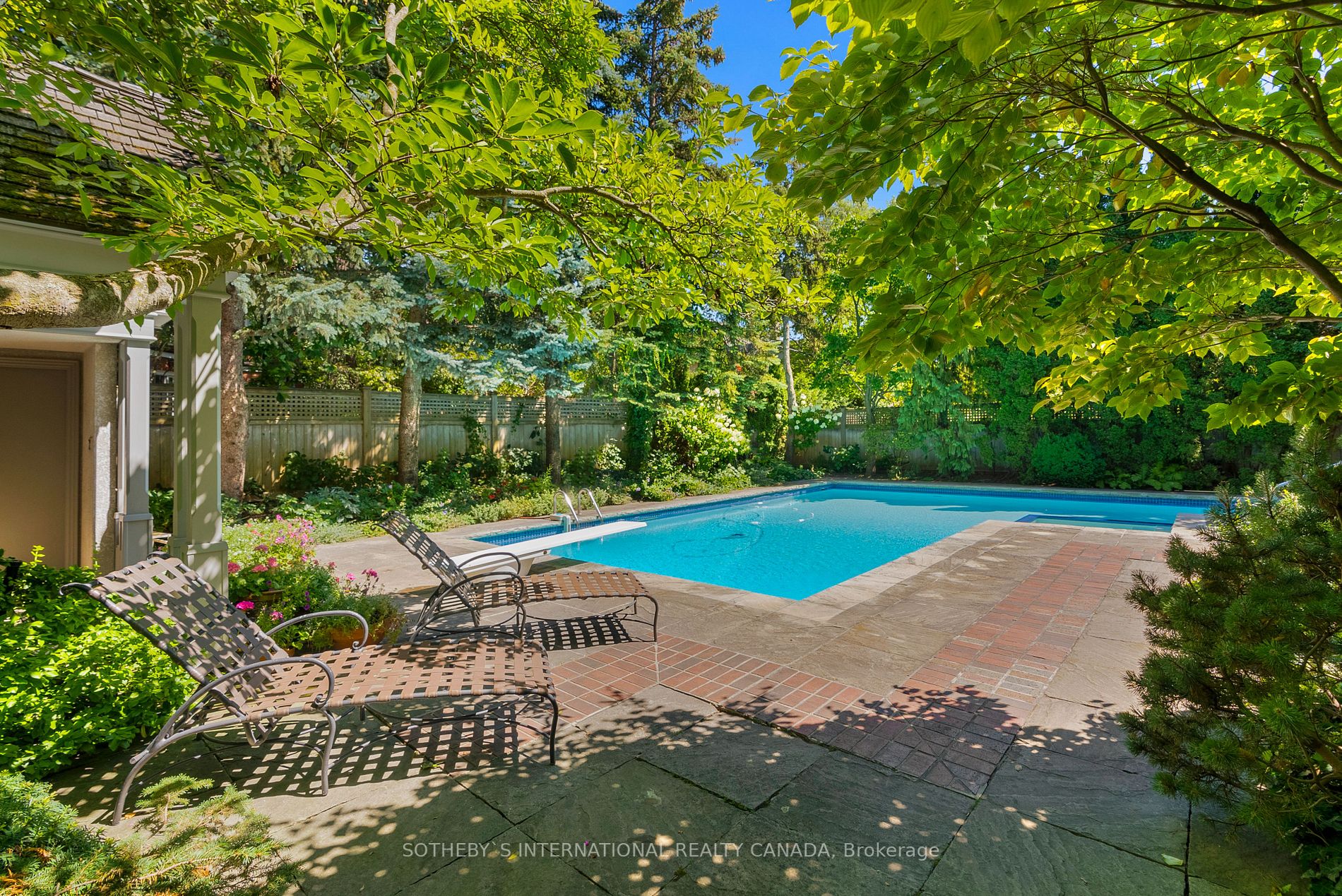 23 Dewbourne Ave