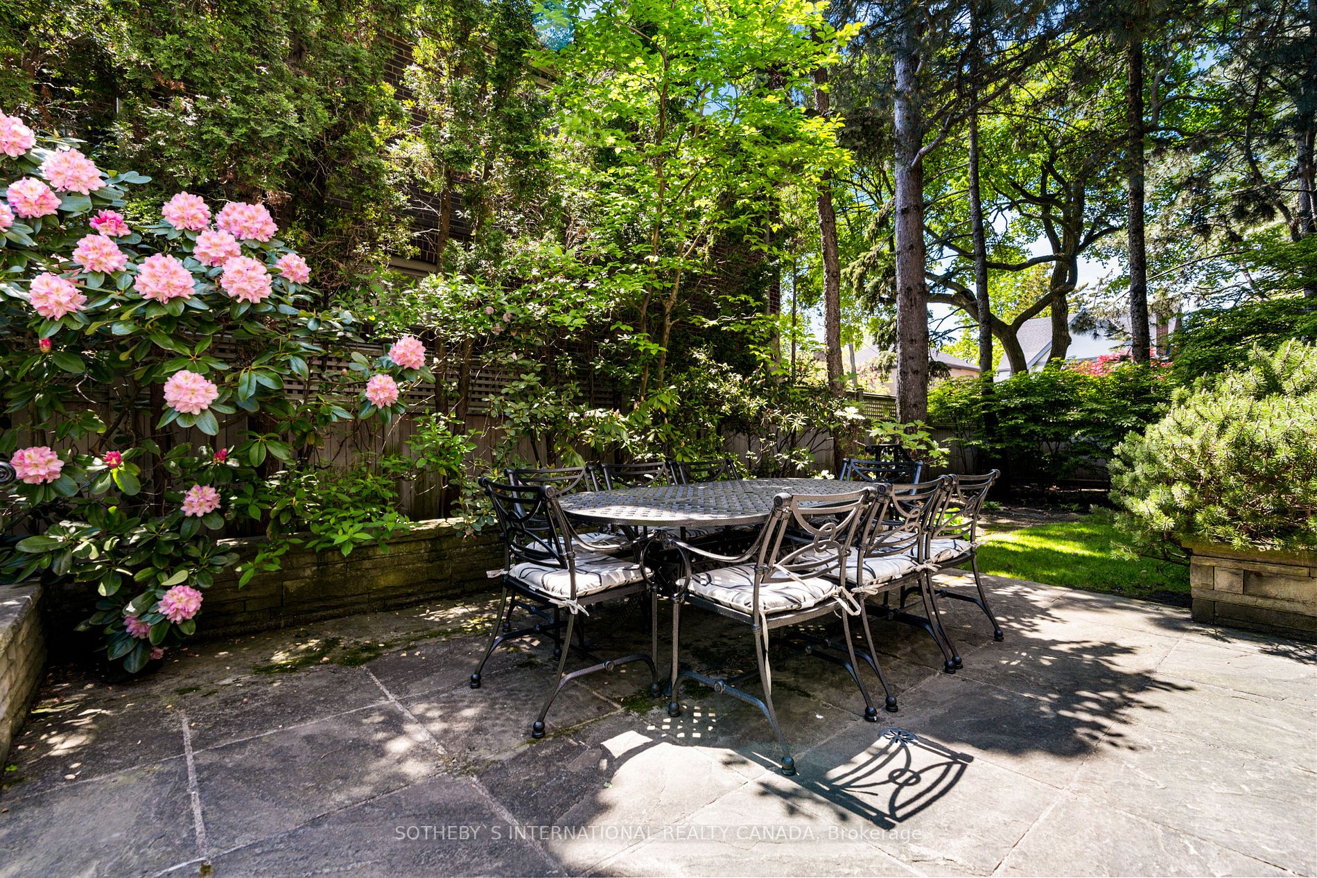 23 Dewbourne Ave