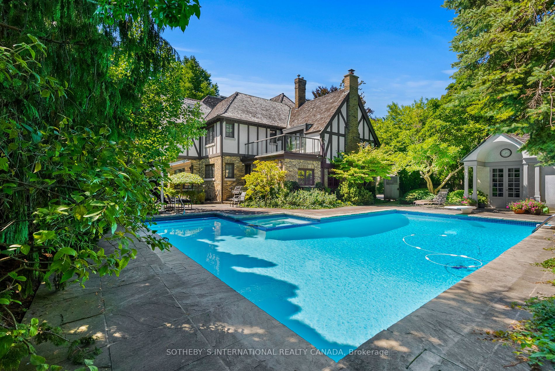 23 Dewbourne Ave