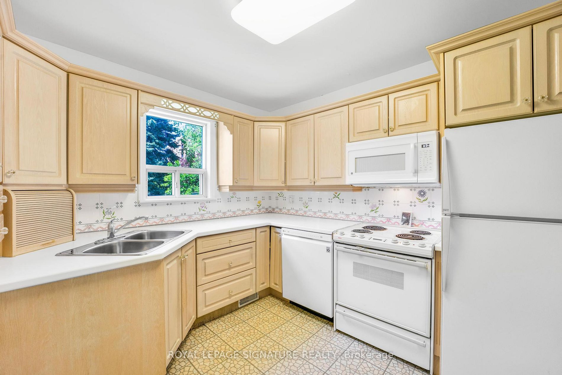 12 Verwood Ave