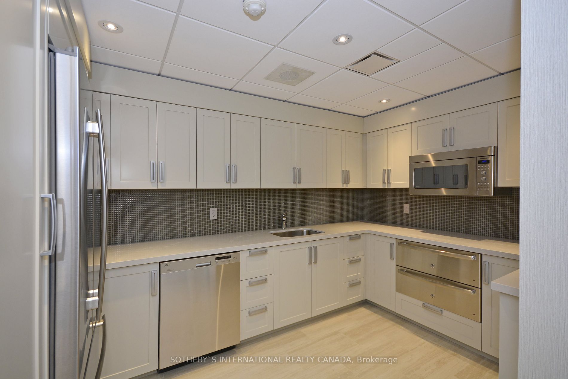 61 St Clair Ave W, #1504