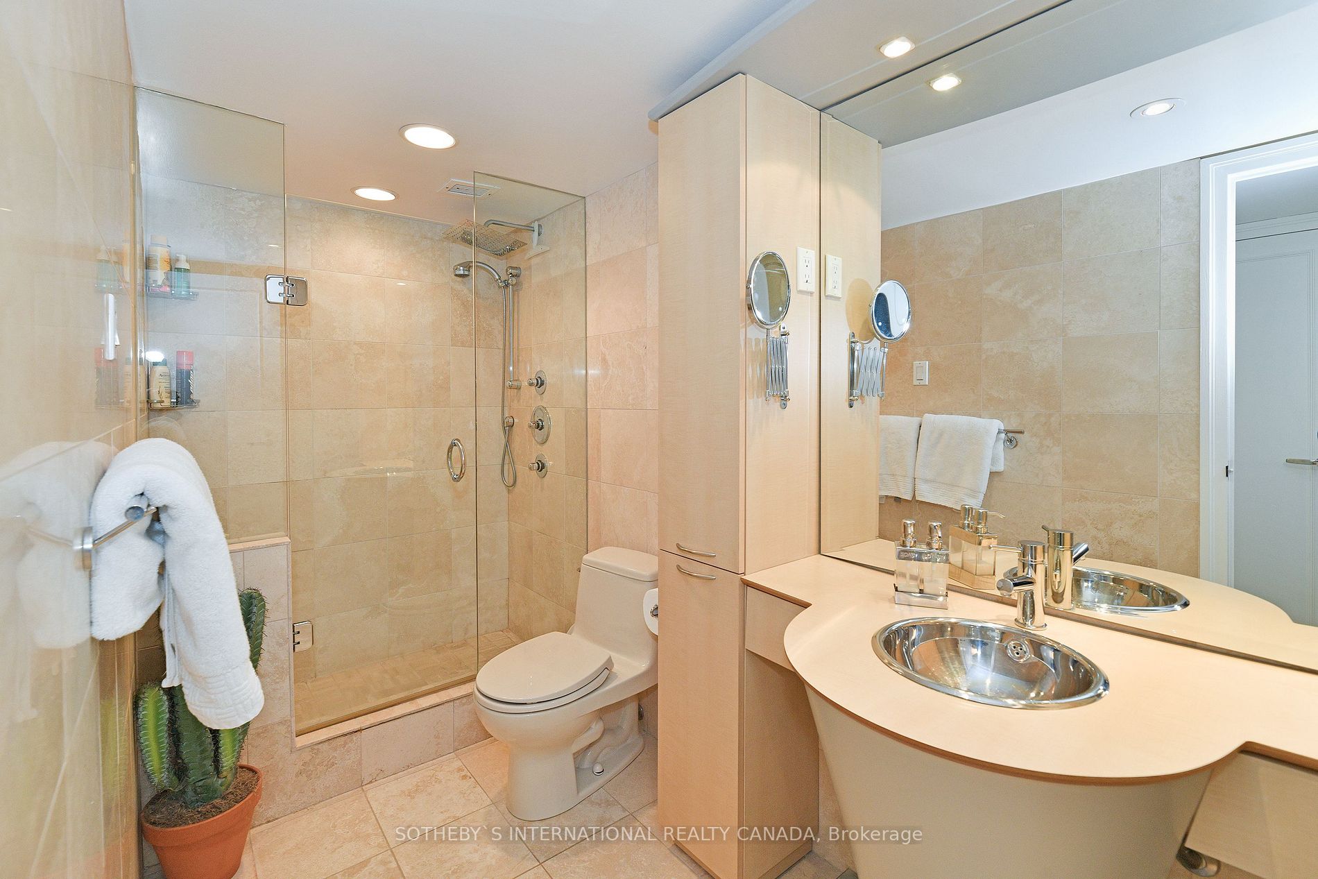 61 St Clair Ave W, #1504