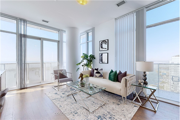 88 Harbour St, Toronto