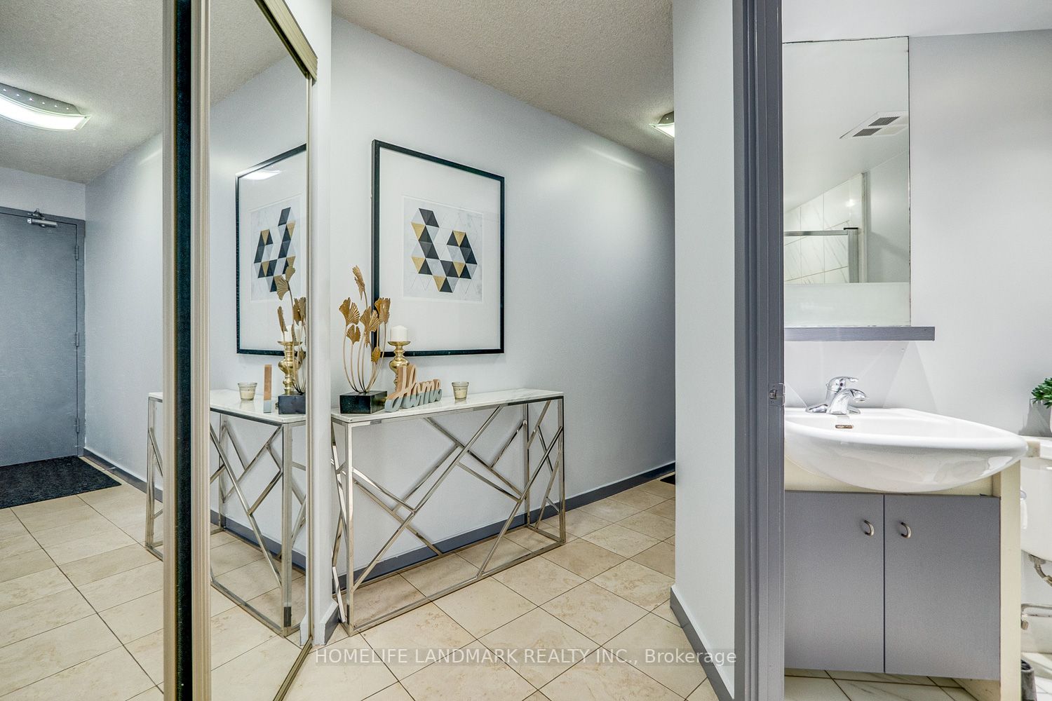 8 York St, #612