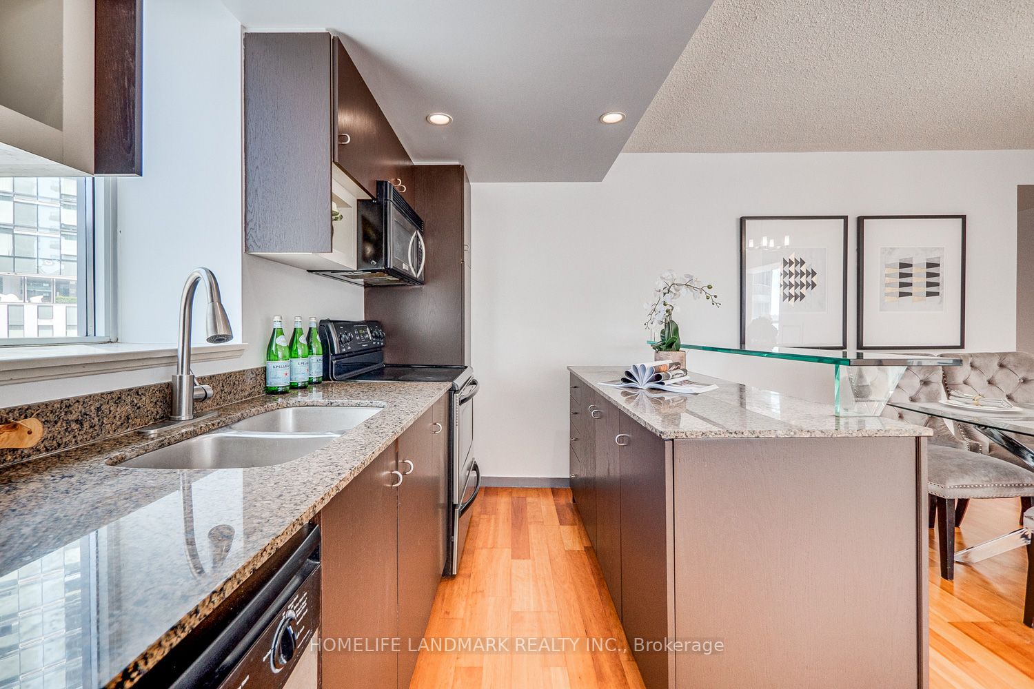 8 York St, #612