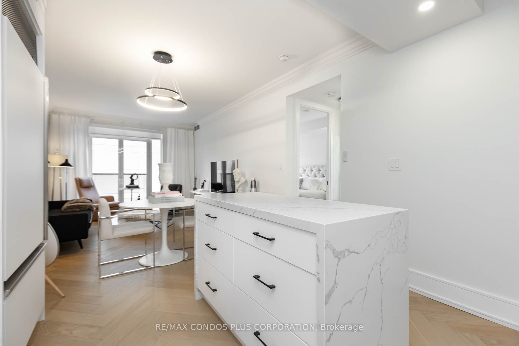 10 Bellair St, #801