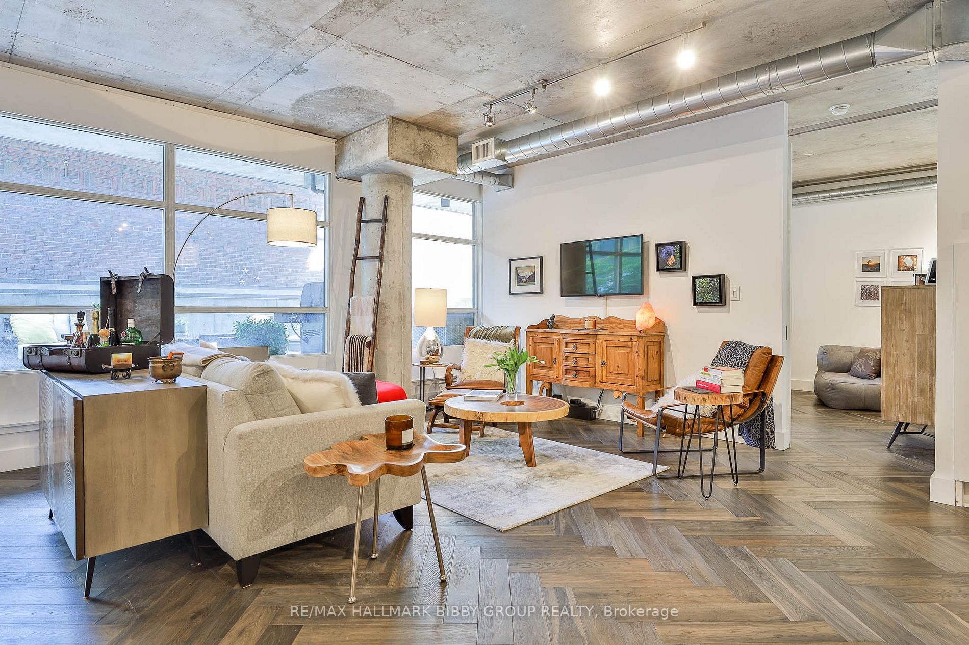 42 Camden Street, #203