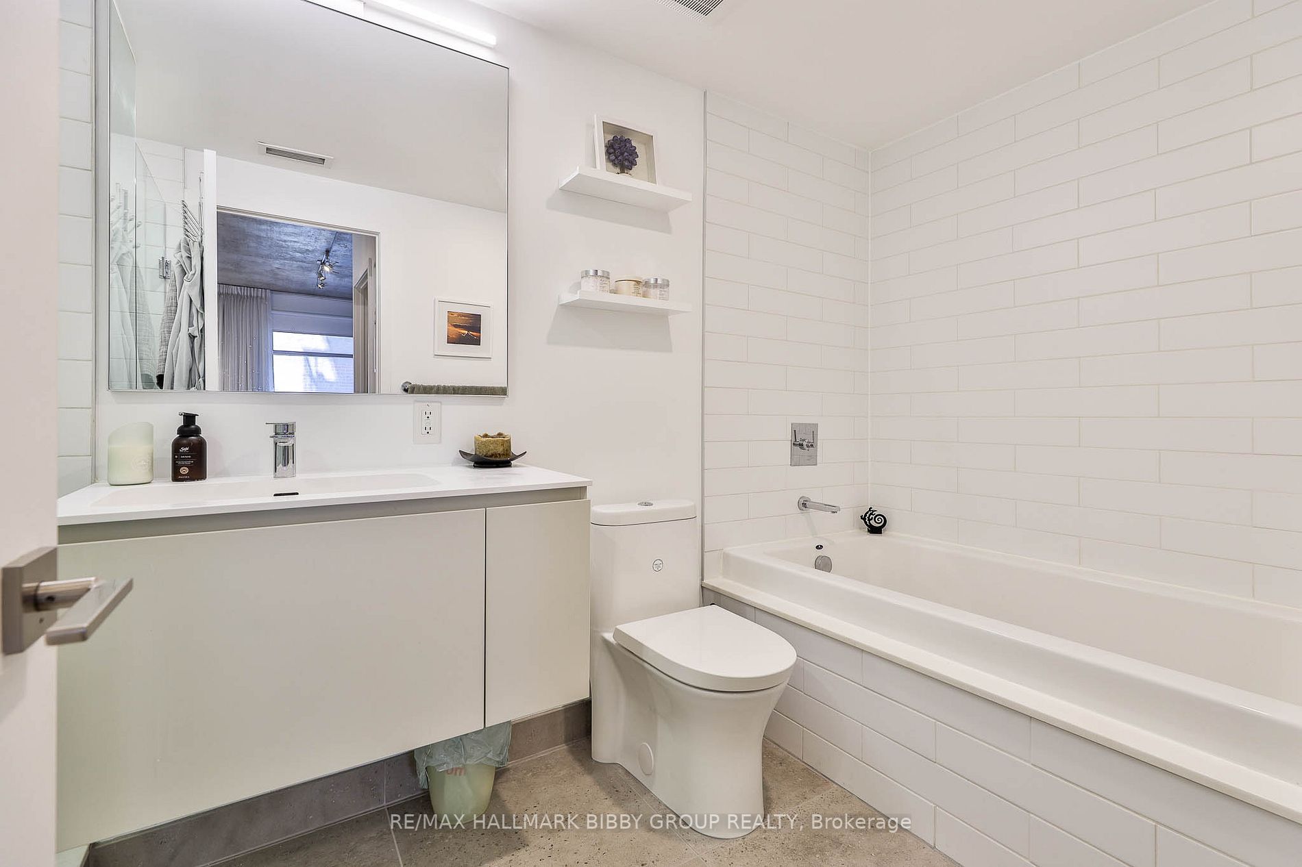 42 Camden Street, #203