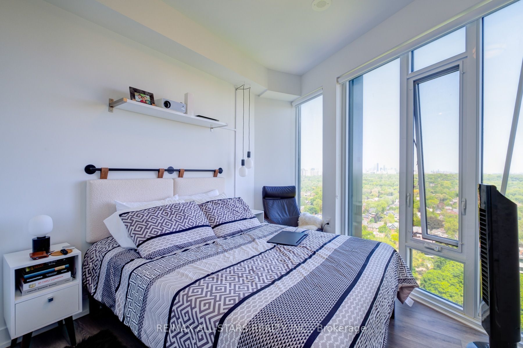 575 Bloor Street E, #2302