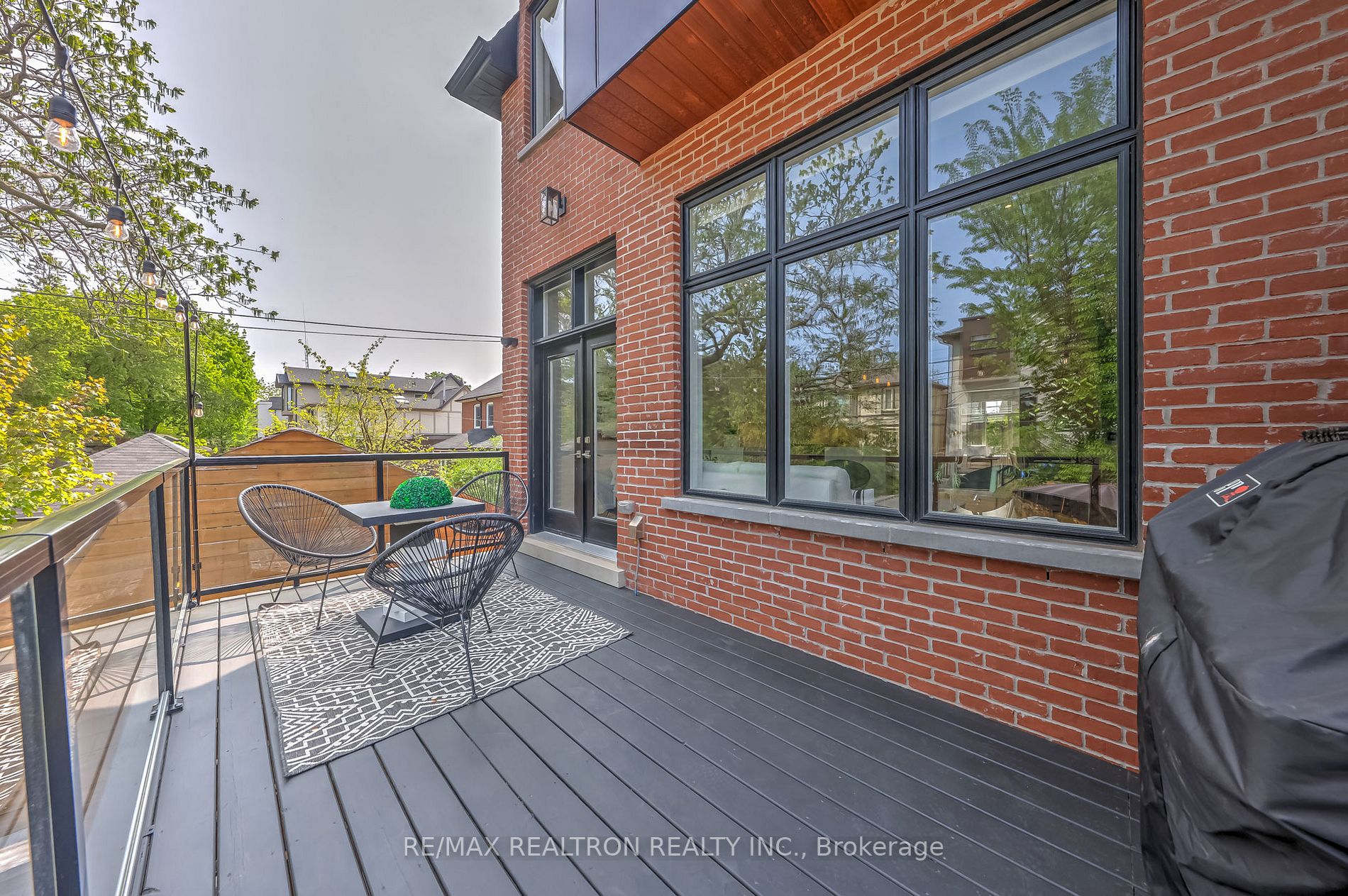 100 Roe Ave