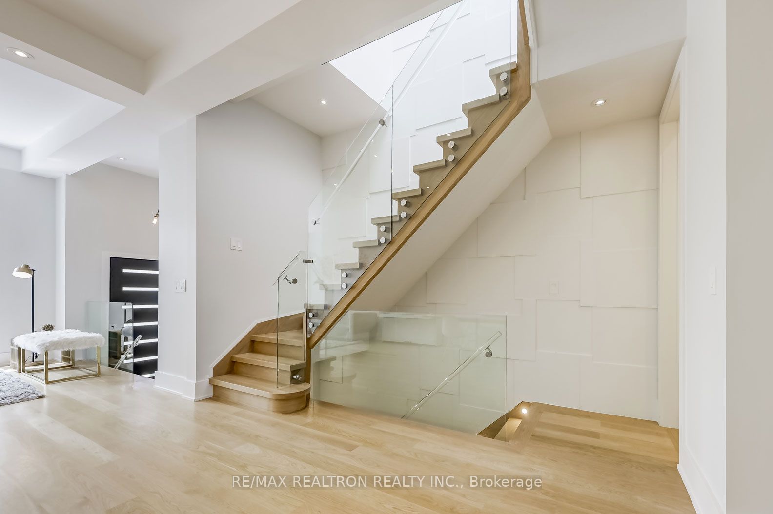100 Roe Ave