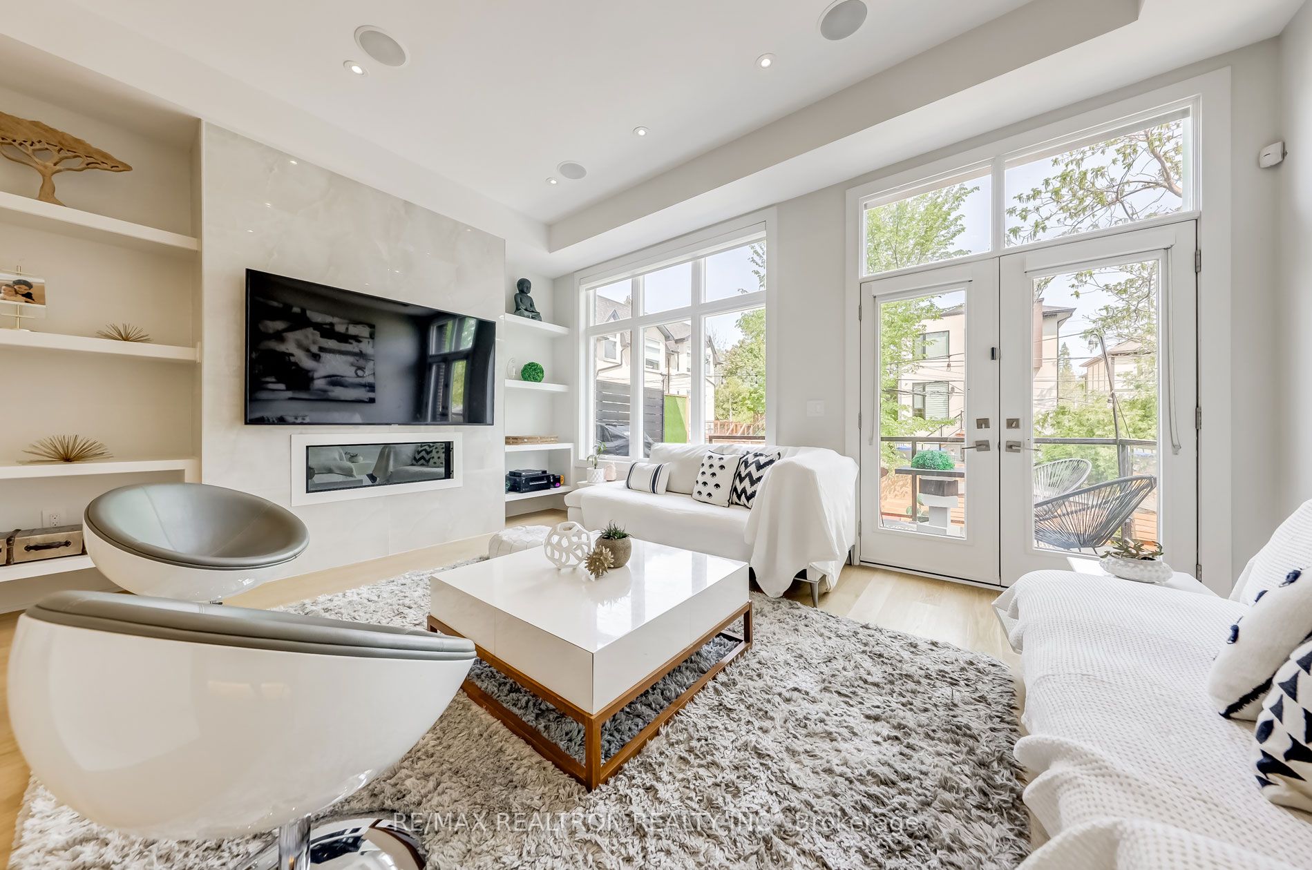 100 Roe Ave